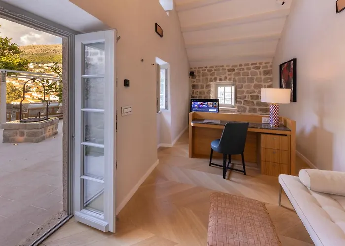 Holiday home Nerolika - Magnificent Terrace House By Irundo