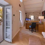 Dom wakacyjny Nerolika - Magnificent Terrace House By Irundo