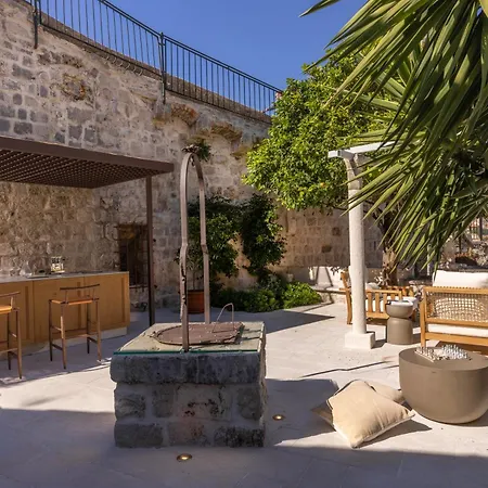 Nerolika - Magnificent Terrace House By Irundo *