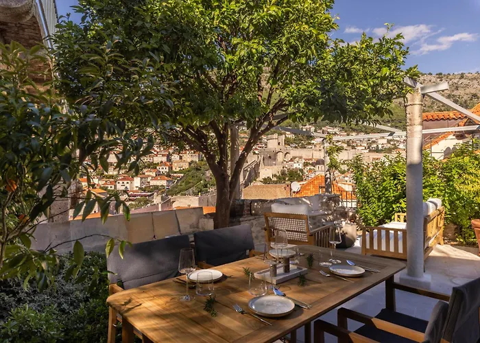 Nerolika - Magnificent Terrace House By Irundo 度假居 *